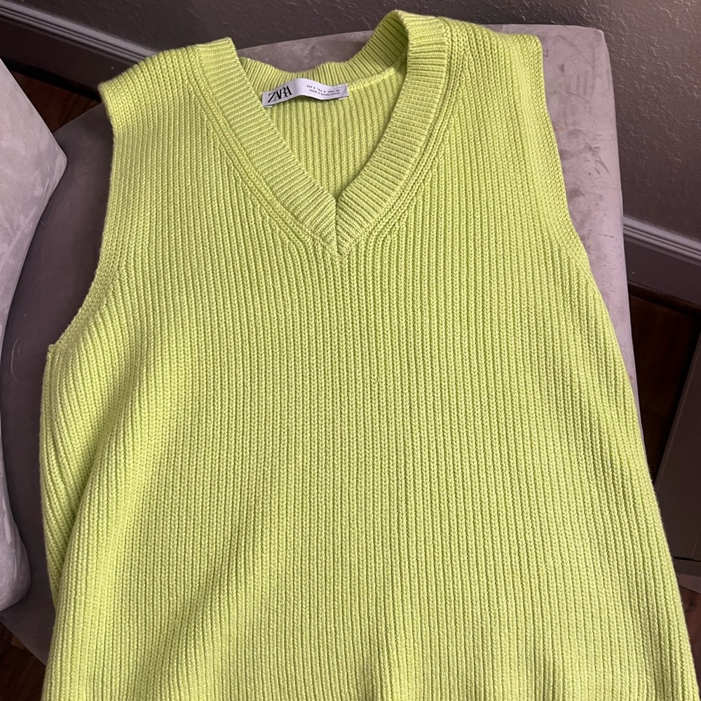 Green zara knit vest, size small